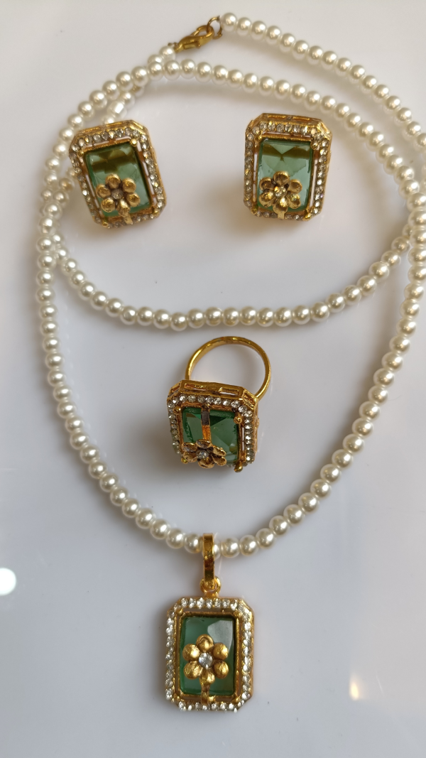 Mughal Green Stone & Pearl Collar Set
